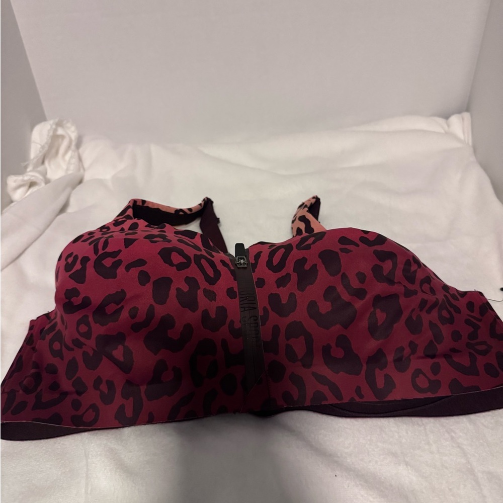 Victoria's Secret Red Leopard Print Sports Bra Front Closure p1
